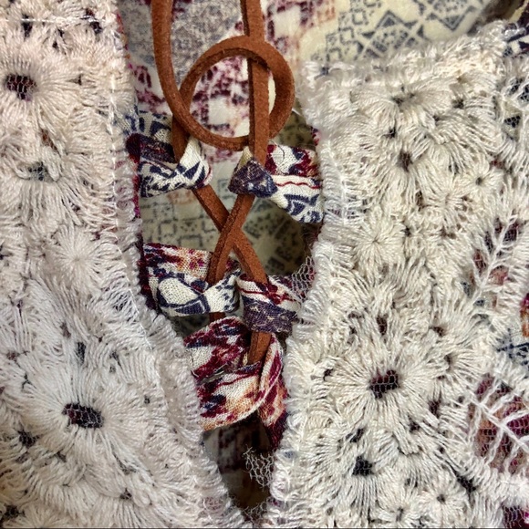 Women’s top - Picture 3 of 8